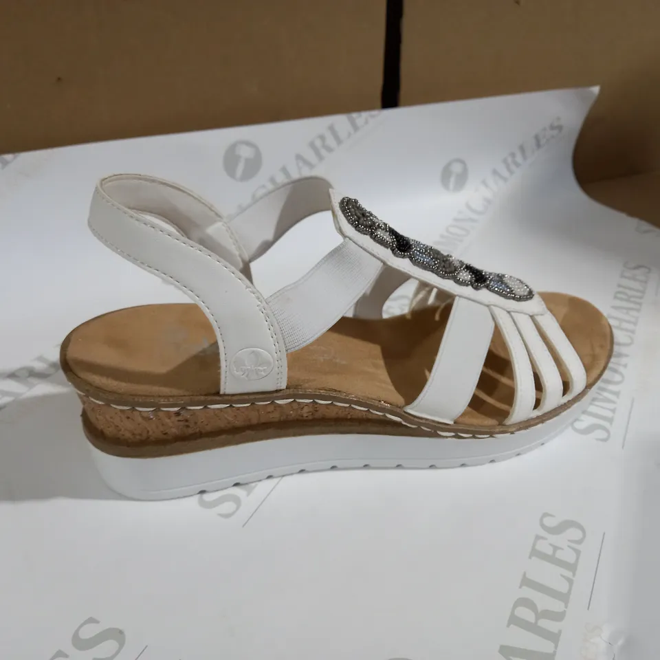 RIEKER SANDAL IN WHITE SIZE 5 