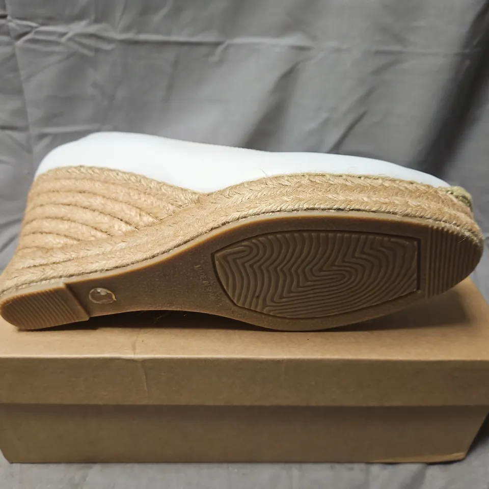 BOXED PENELOPE CHILVERS LEATHER ESPADRILLE WEDGE, WHITE – UK 8 (EU 41)
