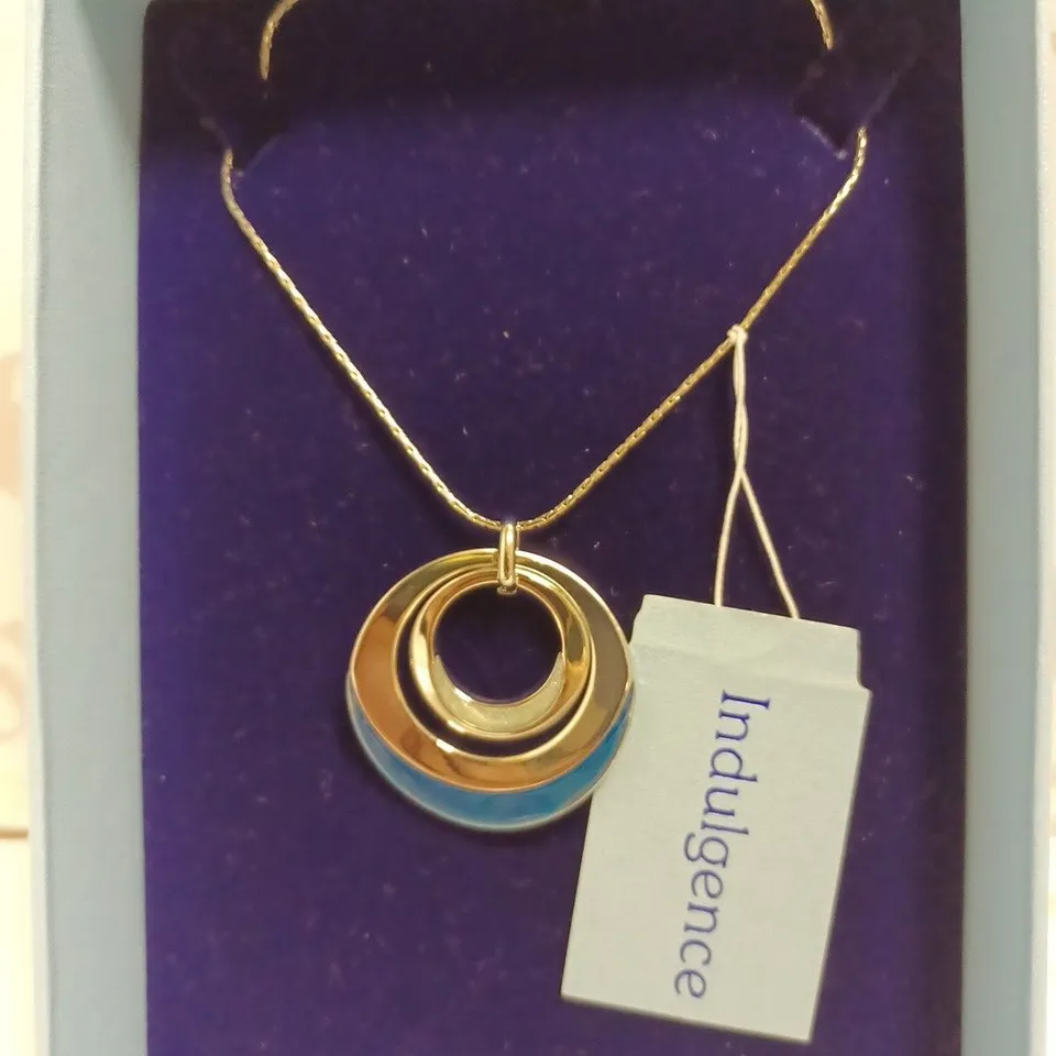 INDULGENCE SILVER EFFECT NECKLACE WITH CIRCLE PENDANT