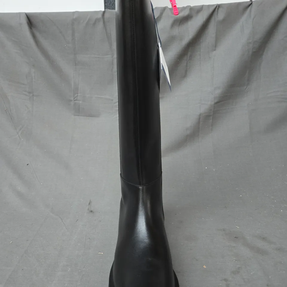 BOXED PAIR OF SEASALT CORNWALL WILD LANDS KNEE-HIGH BOOTS IN BLACK EU SIZE 38