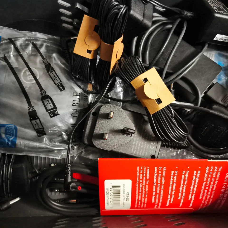 APPROXIMATELY 10 ASSORTED HOUSEHOLD ITEMS TO INCLUDE TV BOX PRO, VARIOUS PLUGS AND CABLES, ETC