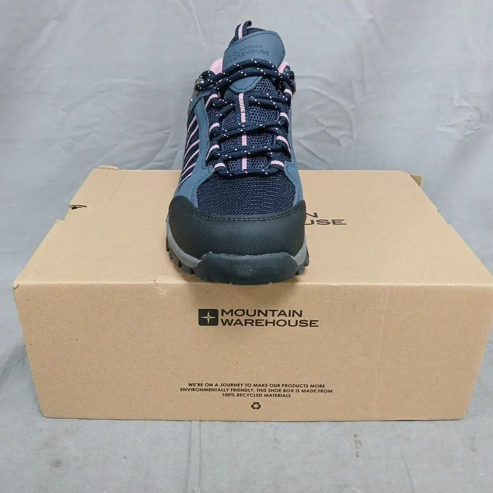 BOXED PAIR OF MOUNTAIN WAREHOUSE PATH WOMEN'S OUTDOOR WATERPROOF WALKING SHOES IN NAVY/LIGHT PURPLE SIZE UK 6