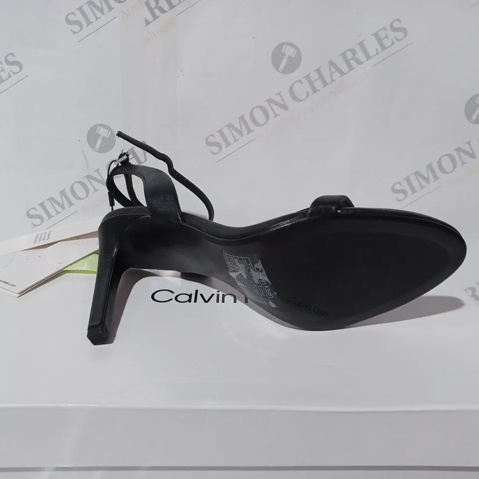 CALVIN KLEIN ESSENTAIL BLACK HEELS - SIZE 4