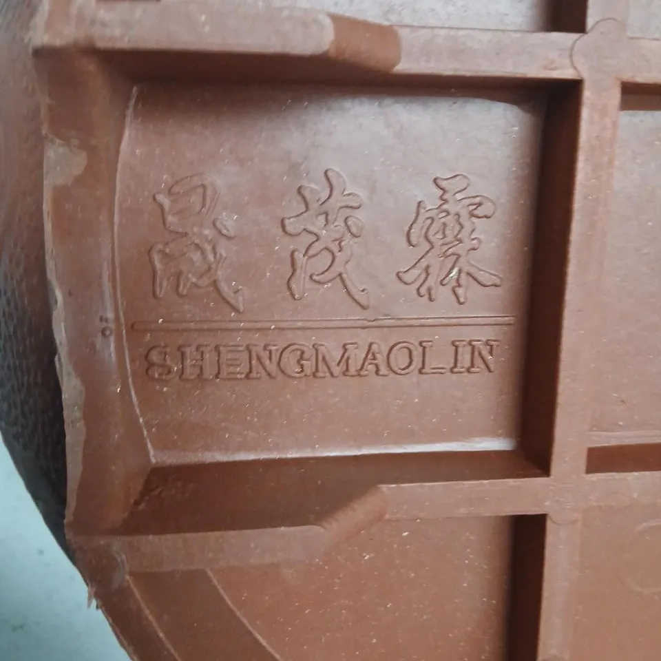 TERRACOTTA COLOURED PLANT POT WITH EMBOSSED PATTERN – SHENGMAOLIN MARK