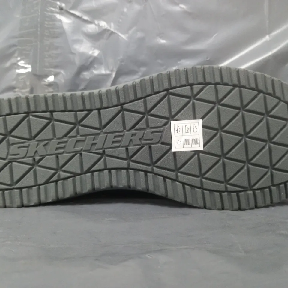 BOXED PAIR OF SKECHERS MURETTE SLIPPERS IN NAVY SIZE 12