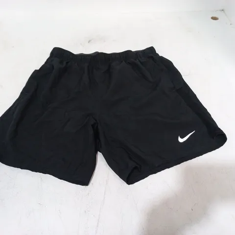 NIKE DRI-FIT SHORTS IN BLACK - M