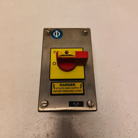 SWITCH DISCONNECTOR