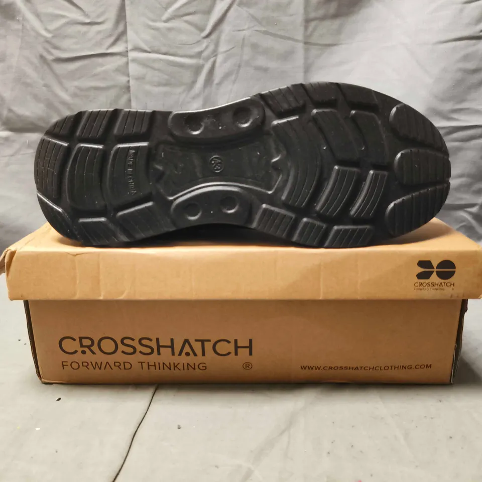 BOXED PAIR OF CROSSHATCH TRAINERS IN BLACK SIZE UK 9