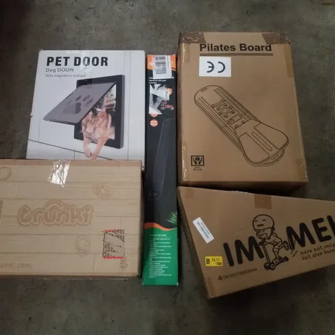 PALLET CONTAINING ASSORTED PRODUCTS INCLUDING PET DOOR, PILATES BOARD, TRUNKI KIDS SUITCASE, AQUARIUM LED LIGHT & KIDS SCOOTER