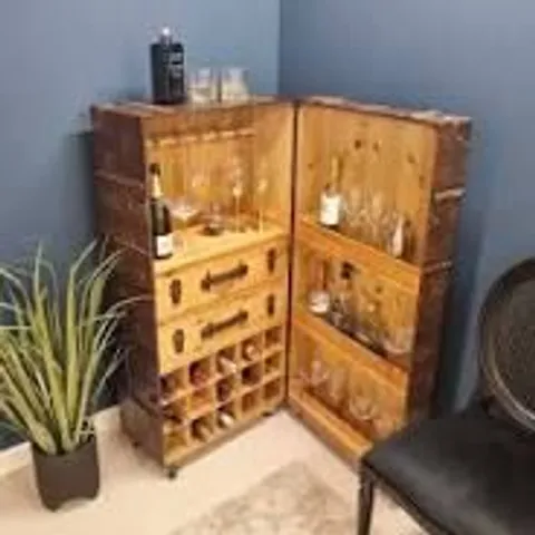 BRAND NEW HOMESDIRECT365 FREE STANDING BROWN TRUNK DRINKS CABINET