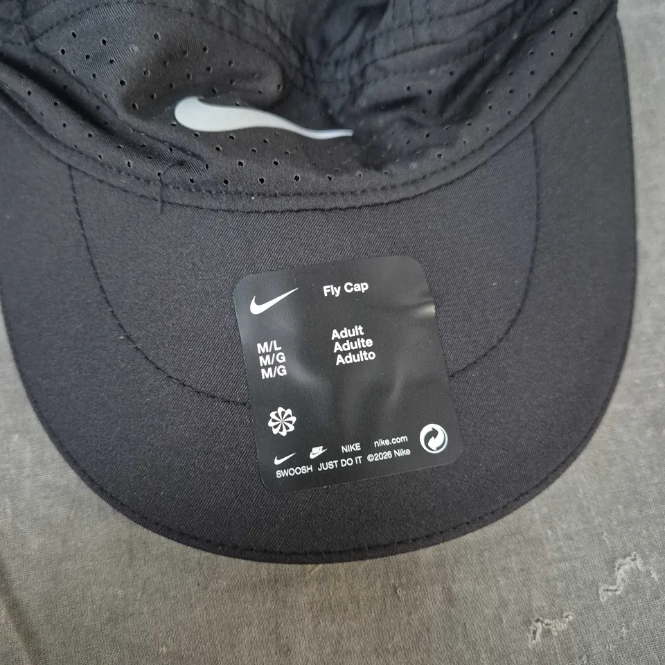 NIKE THE FLY CAP IN BLACK