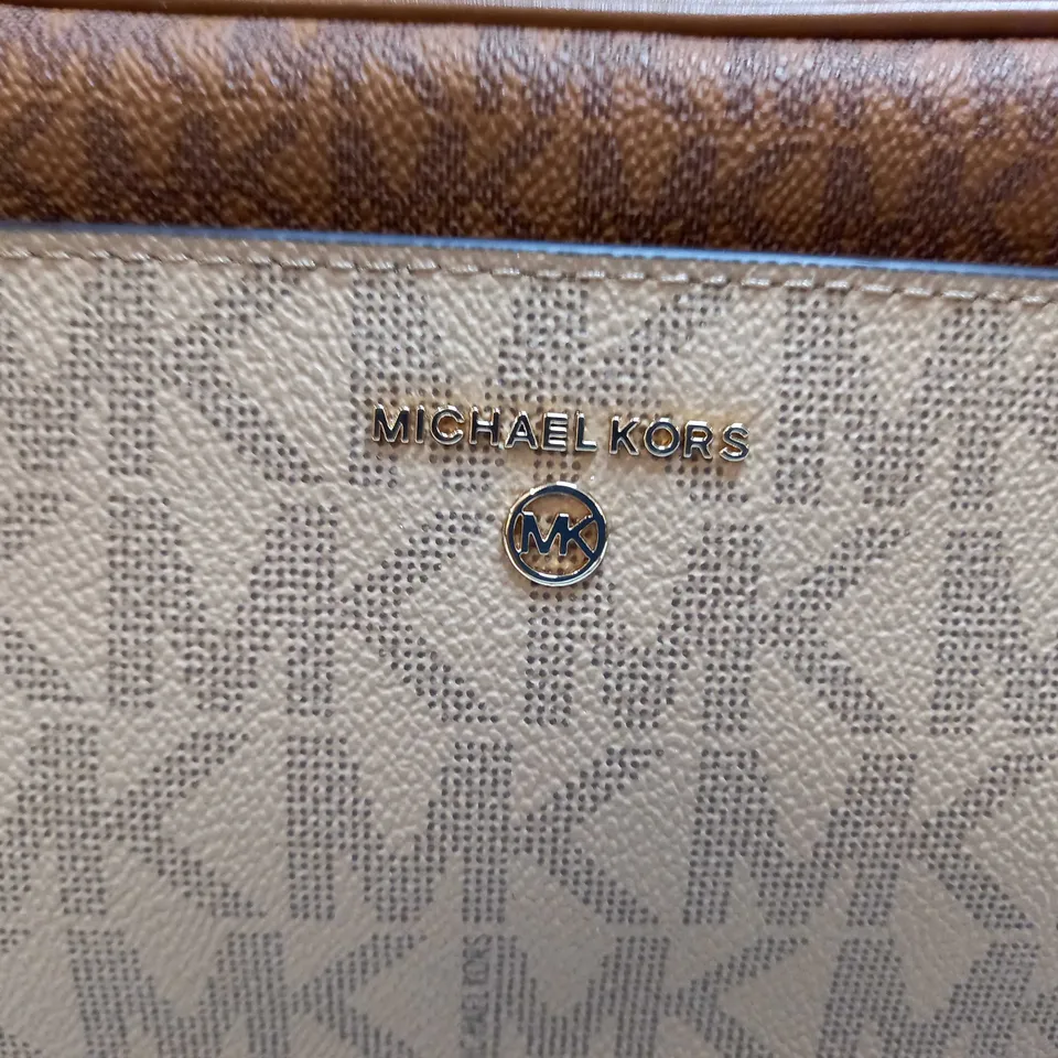 MICHAEL KORS LOGO CROSSBODY BAG - BROWN/WHITE