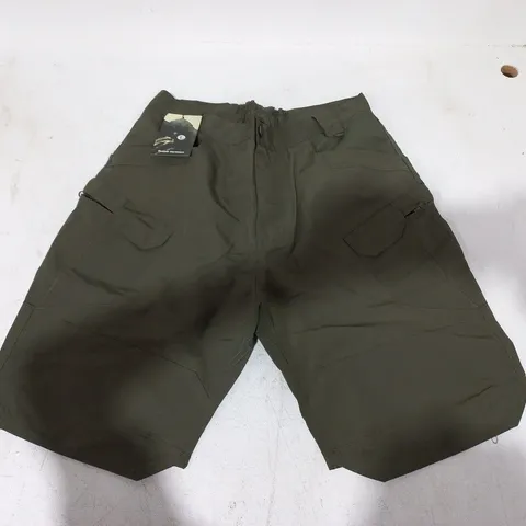 MEN'S OLIVE GREEN CARGO SHORTS – SIZE L