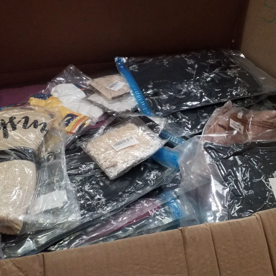 PALLET CONTAINING 6 BOXES OF ASSORTED CLOTHING