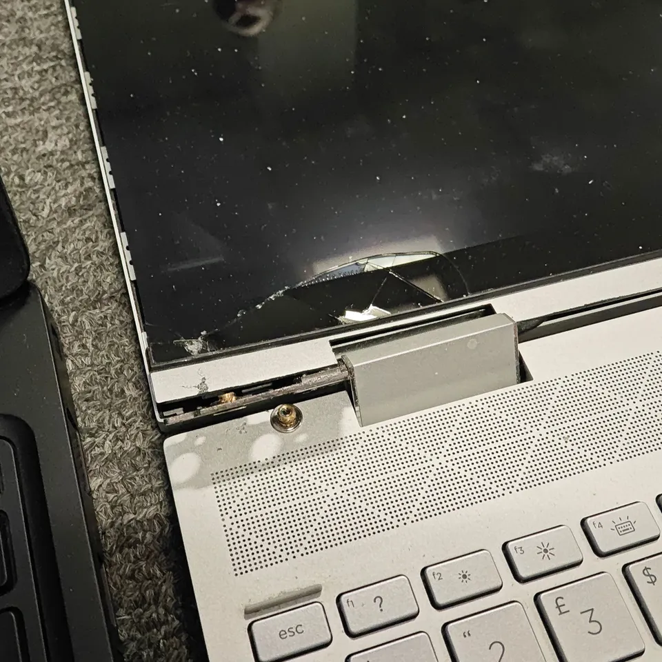 LOT OF 6 ASSORTED LAPTOPS TO INCLUDE HP, ASUELLS AND TOSHIBA