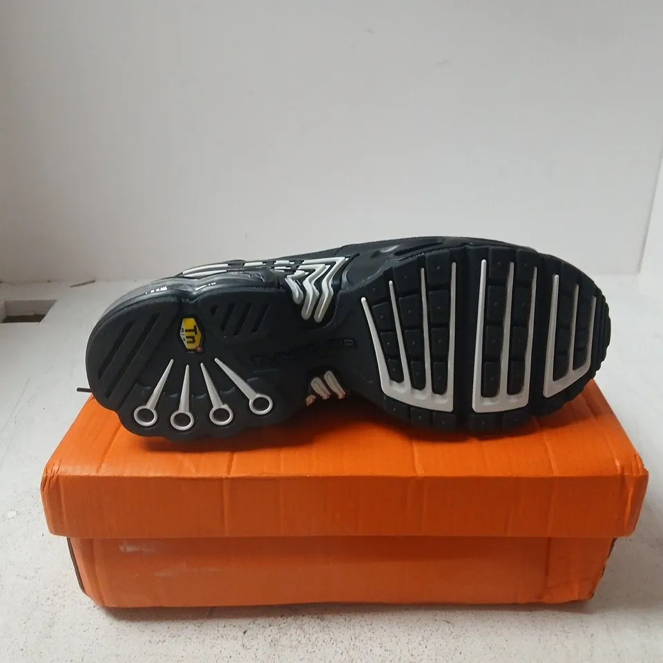 NIKE TUNED AIR MAX PLUS UK 5.5