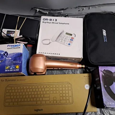 LOT OF APPROXIMATELY 25 ASSORTED ITEMS TO INCLUDE LOGITECH KEYBOARD, WIRED HEADPHONES AND HOME NETWORKING ITEMS