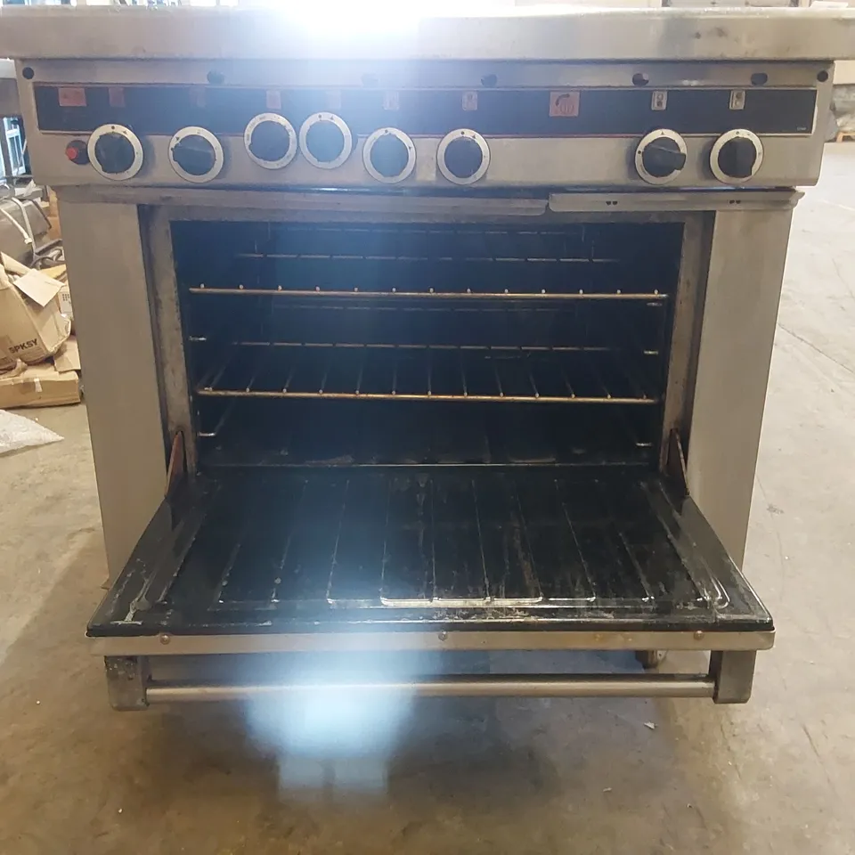 GARLAND COMMERCIAL COOKER WITH OVEN HEAVY DUTY 6 BURNER