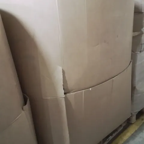 PALLET CONTAINING A LARGE QUANTITY OF HEATED BLANKETS