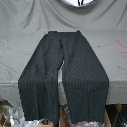 PULL & BEAR WOMEN'S PINSTRIPE TROUSERS – UK 4 (EU 32) – MADE IN TURKEY