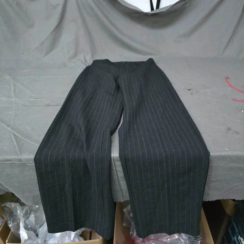 PULL & BEAR WOMEN'S PINSTRIPE TROUSERS – UK 4 (EU 32) – MADE IN TURKEY