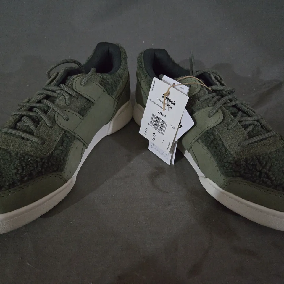 BOXED PAIR OF REEBOK WORKOUT PLUS SHOES IN GREEN UK SIZE 7