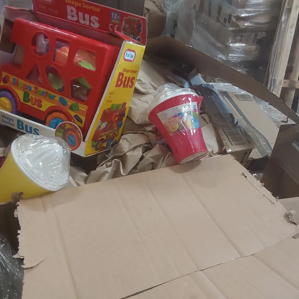 PALLET TO CONTAINING A VERY LARGE QUANTITY OF ASSORTED ITEMS INCLUDING: DUNLOP KINESIOLOGY TAPE, GLASS JARS, SHAPE SORTER BUS TOY, JUICER FRUIT PRESSERS ECT