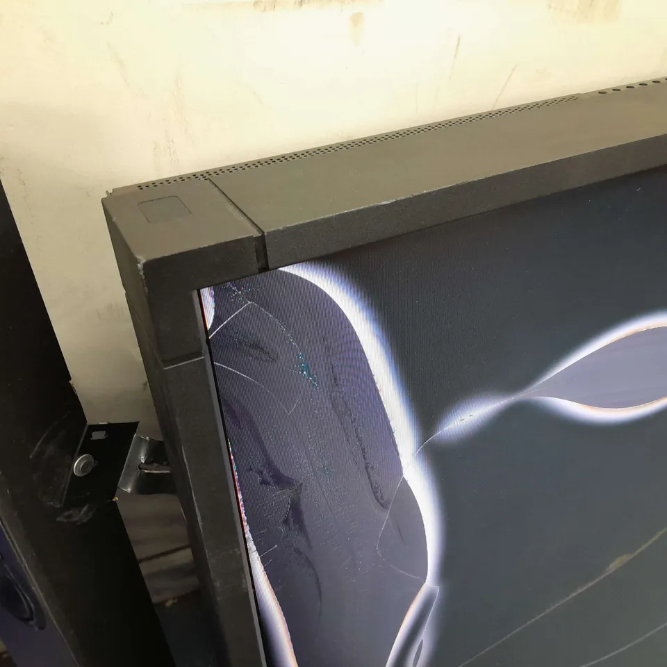 CAGE OF 2 MULTISYNC LCD MONITORS TO INCLUDE - P462 & P551 - COLLECTION ONLY