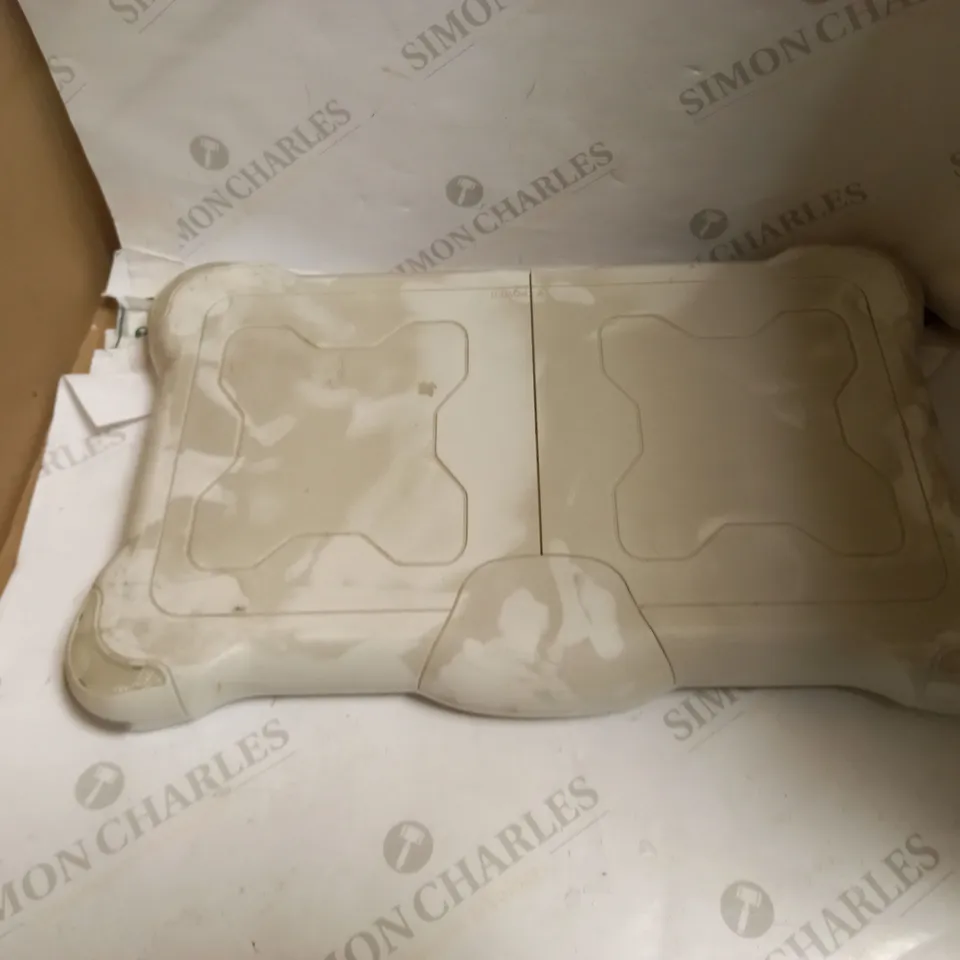 WII FIT BALANCE BOARD