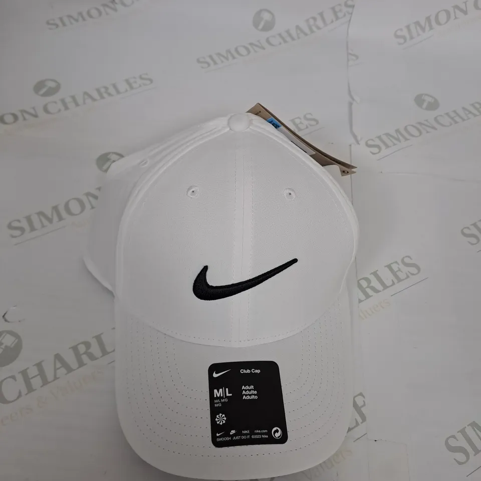 NIKE LOGO CLUB CAP IN WHITE SIZE M-L