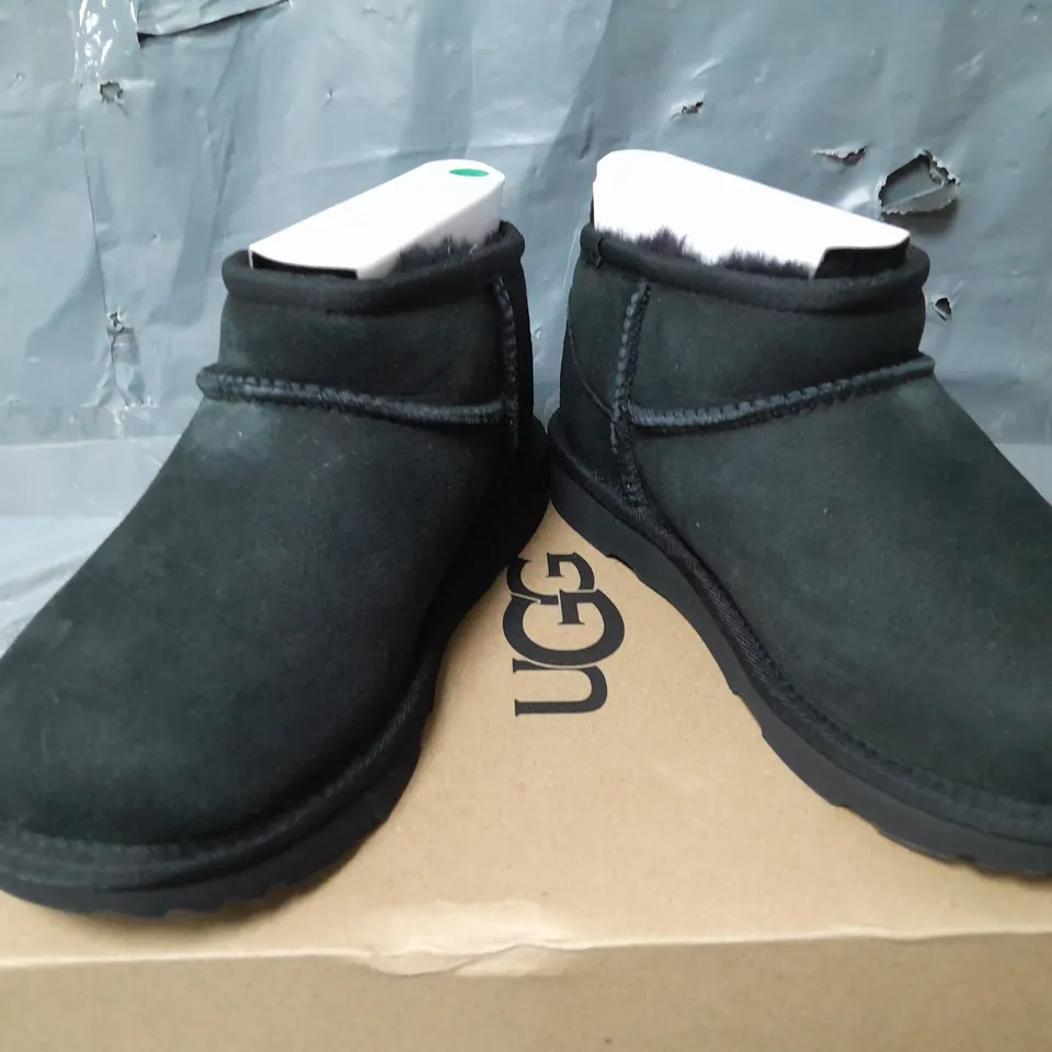 BOXED UGG KIDS CLASSIC ULTRA MINI CLASSIC BOOT - BLACK - UK 1