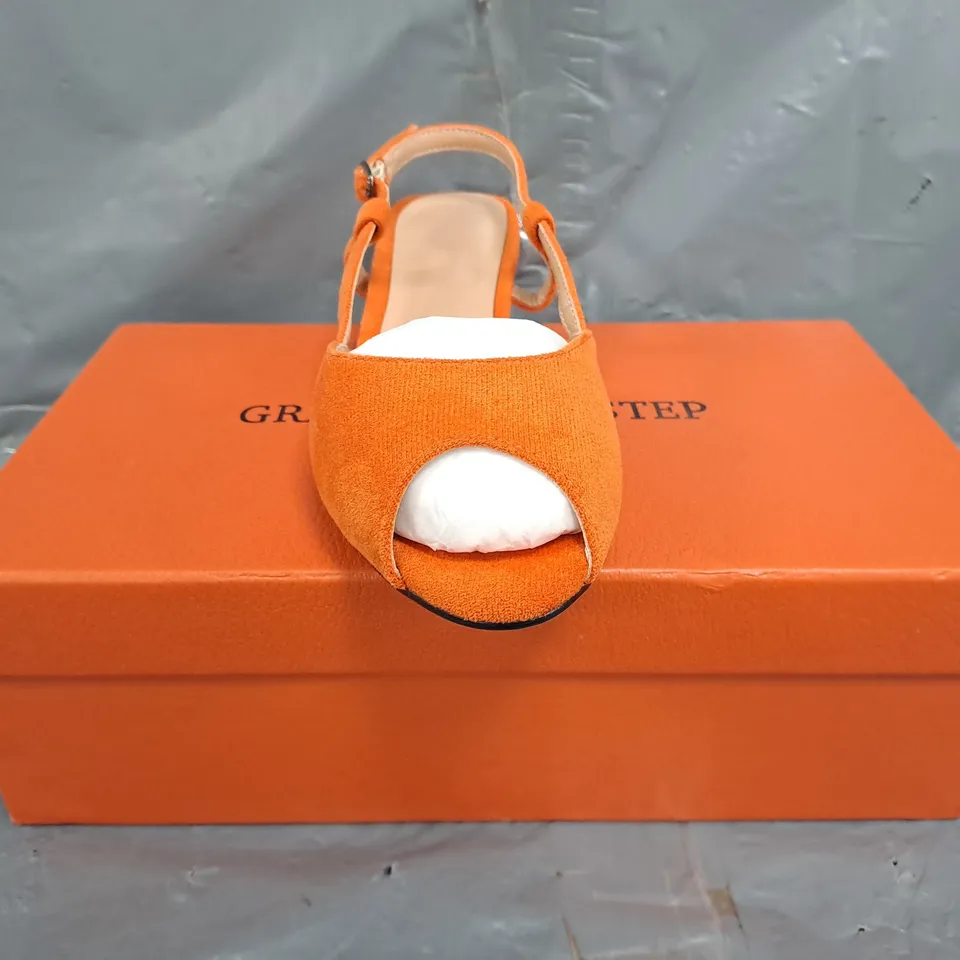 BOXED PAIR OF UNBRANDED PEEP TOE LOW HEEL SANDALS IN ORANGE SIZE EU 36