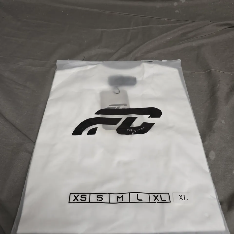 FIRST CLASS STUDIOS WHITE TEE SIZE XL