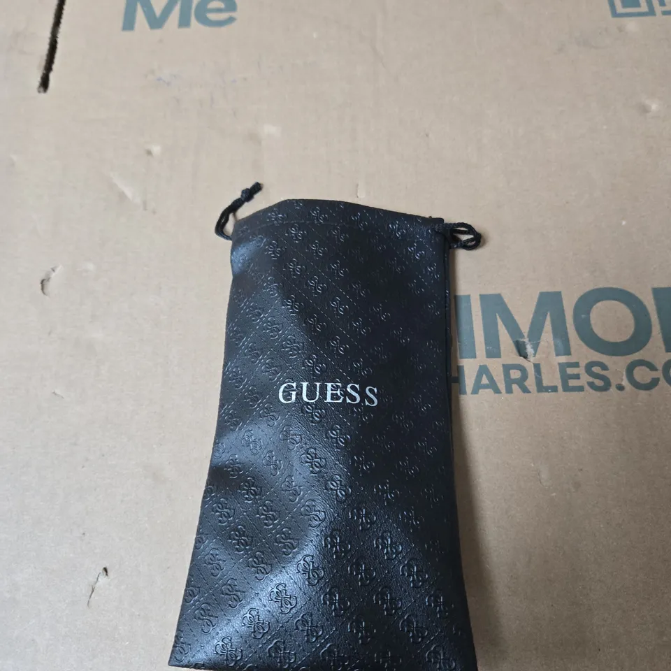 GUESS SUNGLASSES – BLACK FRAME WITH MIRRORED LENSES 