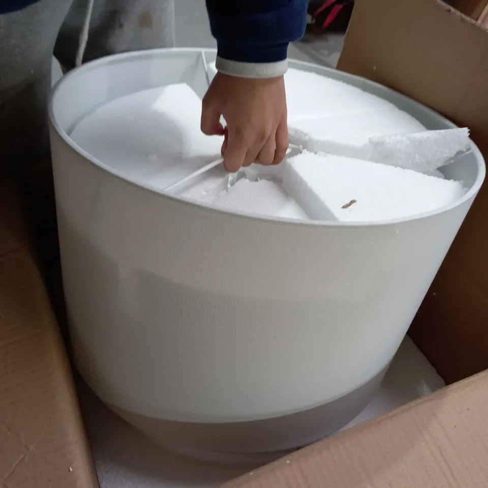 ZACHARY TABLE LAMP WHITE ROUND 