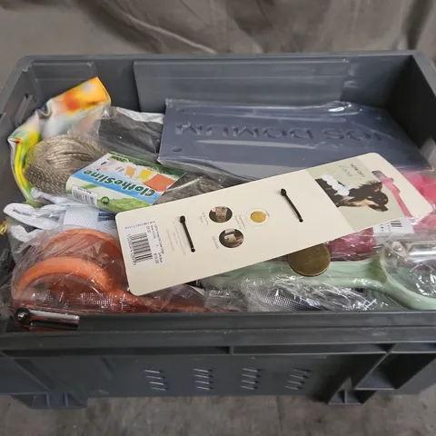 APPROXIMATELY 10 ASSORTED HOUSEHOLD ITEMS