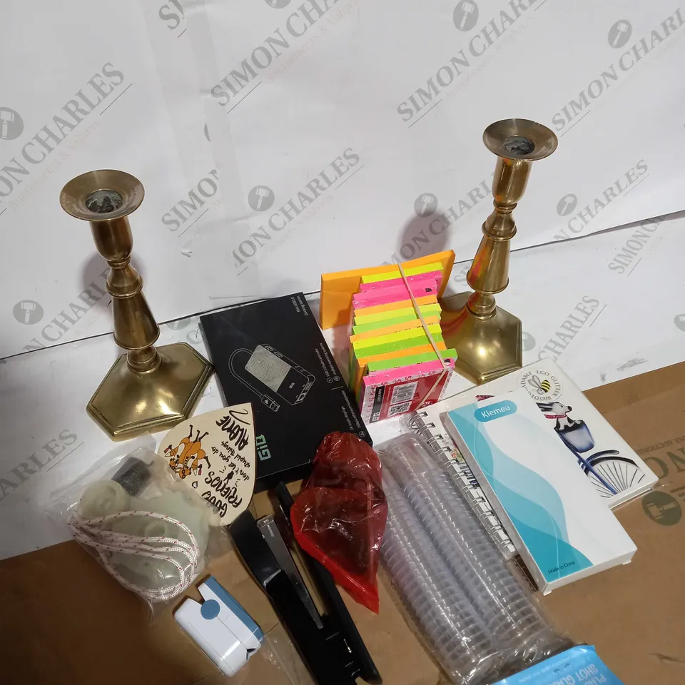 BOX OF ASSORTED HOUSEHOLD ITEMS 