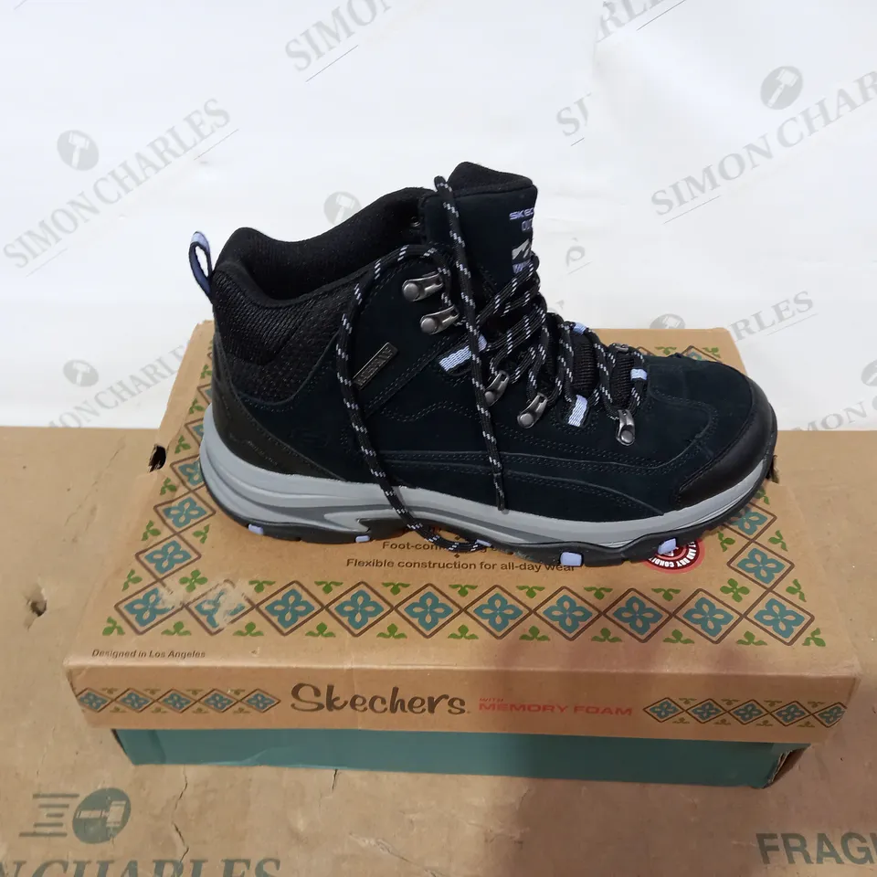 BOXED PAIR OF SKECHERS - SIZE 7
