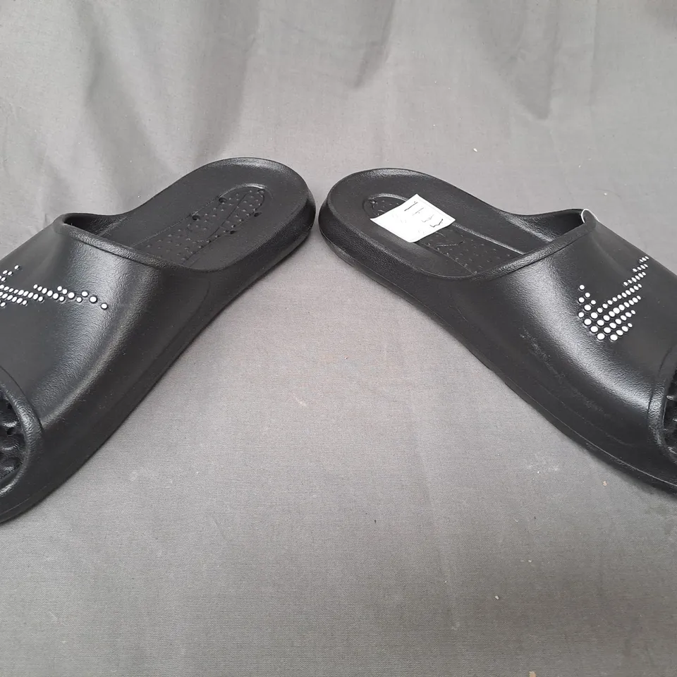 PAIR OF NIKE VICTORI ONE SHOWER SLIDERS IN BLACK UK SIZE 10