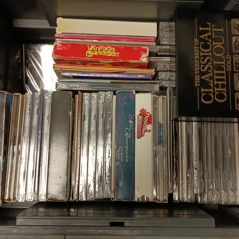 APPROXIMATELY 40 ASSORTED CD ALBUMS TO INCLUDE THE VERY BEST OF CLASSICAL CHILLOUT GOLD, COLDPLAY MOON MUSIC, BILLIE EILISH HAPPIER THAN EVER, ETC