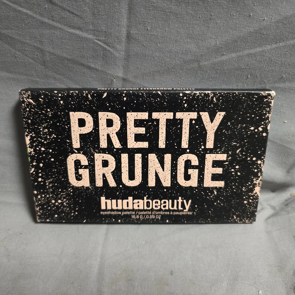HUDA BEAUTY PRETTY GRUNGE EYESHADOW PALETTE