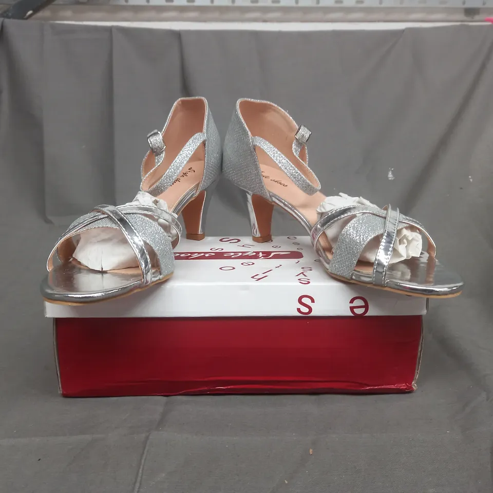 BOXED PAIR OF STYLE SHOES HEELS IN SLIVER METALLIC UK SIZE 6