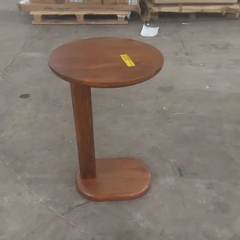 VETA SOLID WOOD C SHAPED SIDE TABLE COLOUR: WALNUT