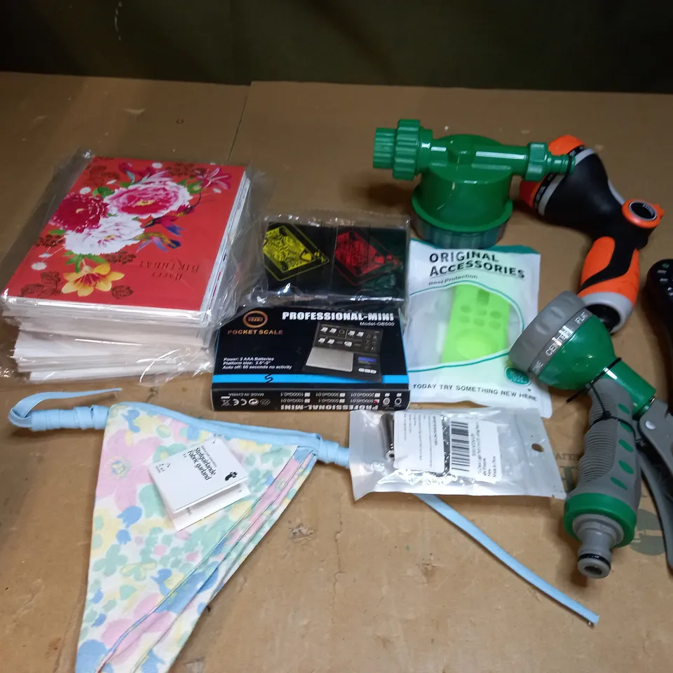 LOT OF APPROXIMATEY 15 ITEMS TO INCLUDE HOSE GUNS, GOLDEN BEADS PROFESSIONAL-MINI, TV REMOTE, ETC