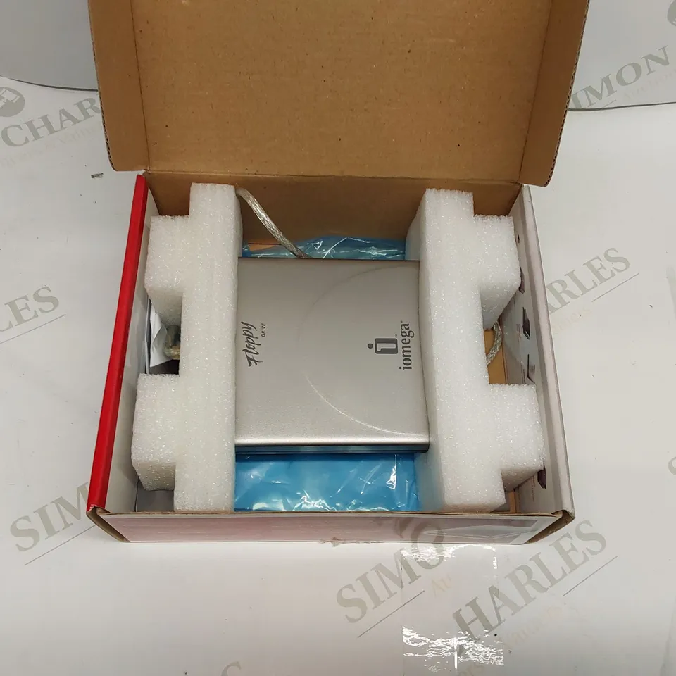 BOXED IOMEGA FLOPPY USB-POWERED DRIVE (1 BOX)