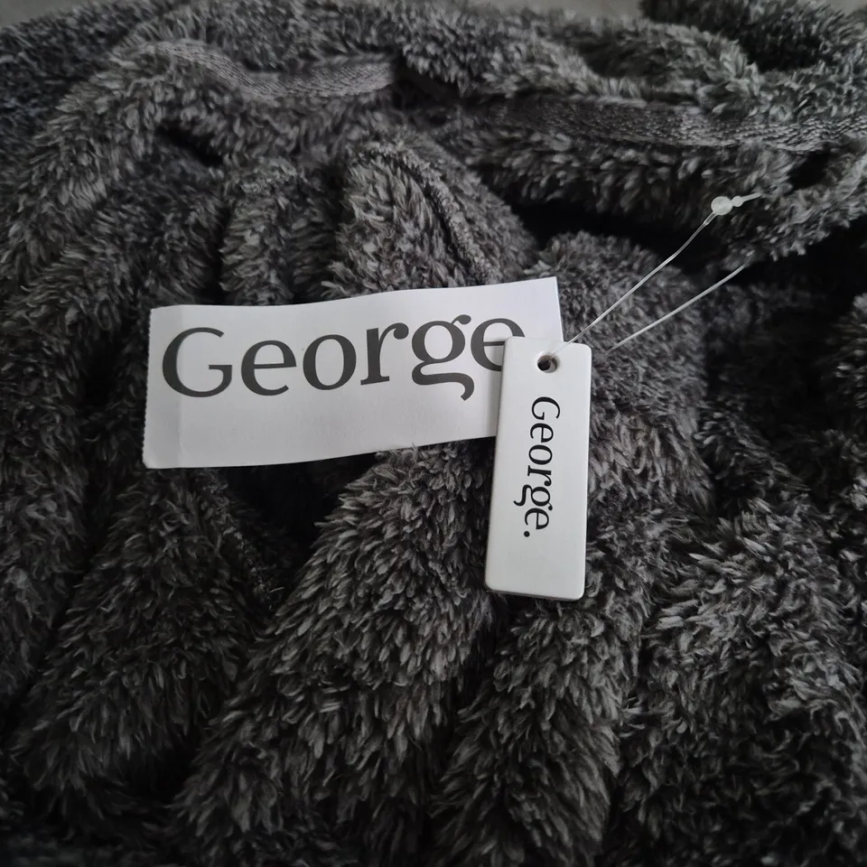 GEORGE GREY PLUSH BATHROBE – MEN'S M