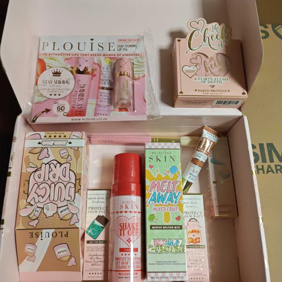 LOT OF APPROXIMATELY 10 ASSORTED PLOUISE COSMETIC ITEMS TO INCLUDE BAKED BRONZER, MELING MIST AND MAKE UP BRUSH