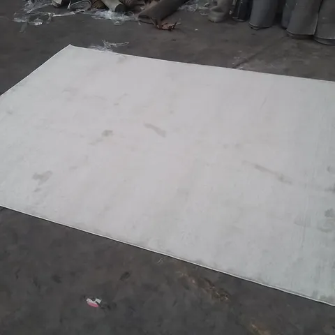 QUALITY DESIGNER AREA RUG - APPROXIMATELY 320X240CM