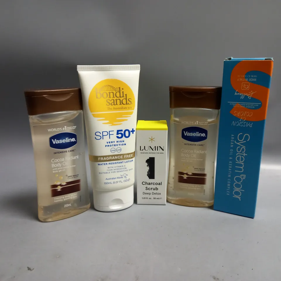 APPROXIMATELY 20 ASSORTED HEALTH AND BEAUTY PRODUCTS TO INCLUDE BONDI SANDS WATER RESISTANT LOTION, LUMIN CHARCOAL SCRUB, VASELINE COCOA RADIANT BODY OIL 