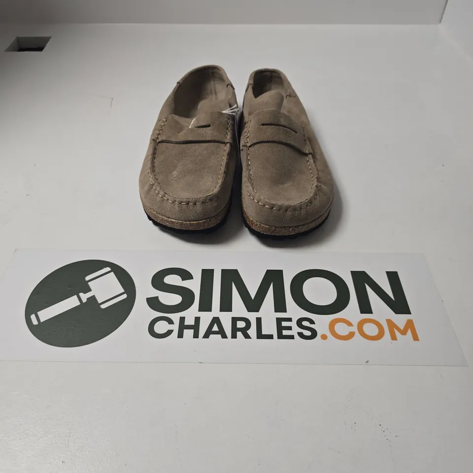 UNBOXED PAIR OF BIRKENSTOCK BOSTON CLOGS IN BROWN - SIZE 41